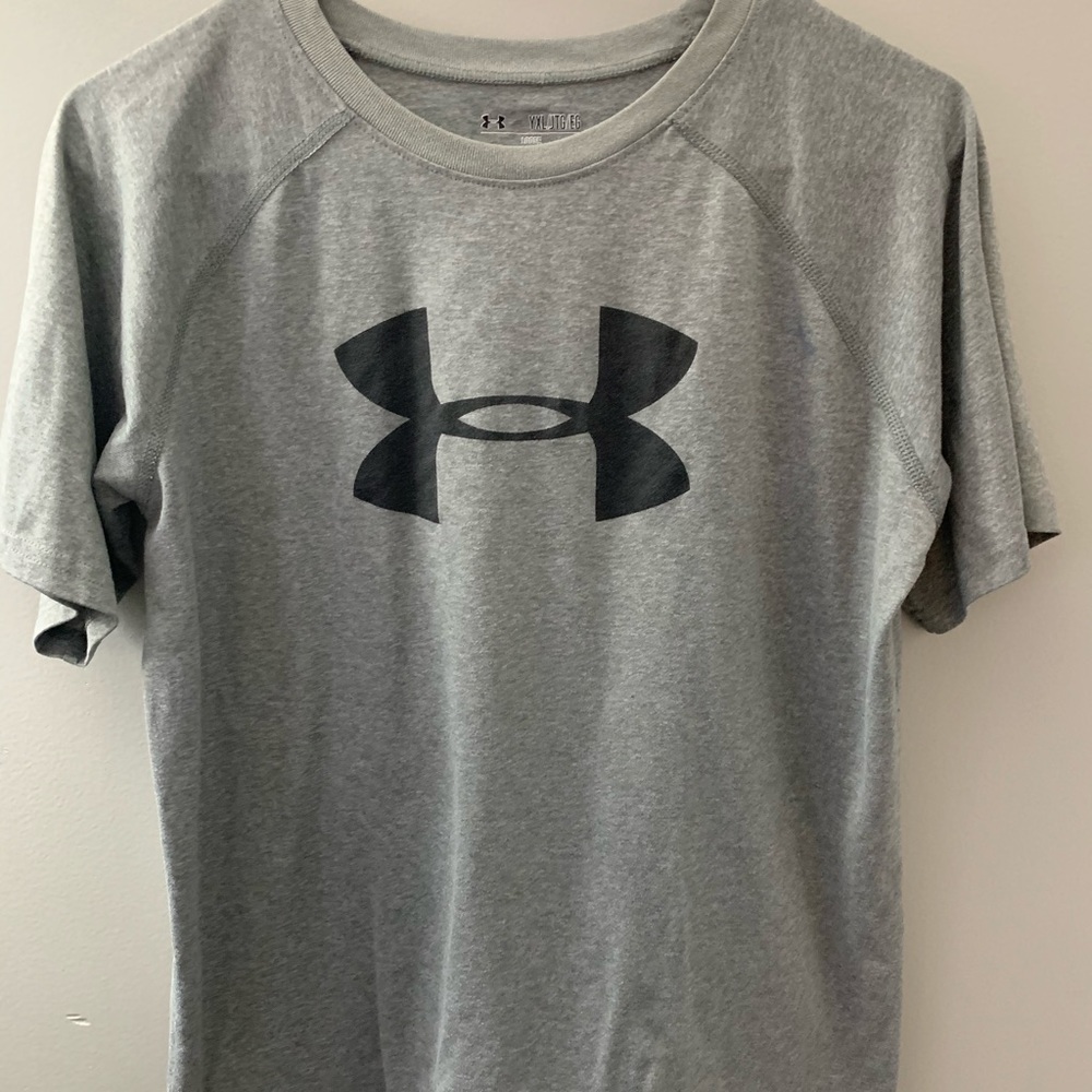 Youth XL Under Armour loose fit heat gear t-shirt
